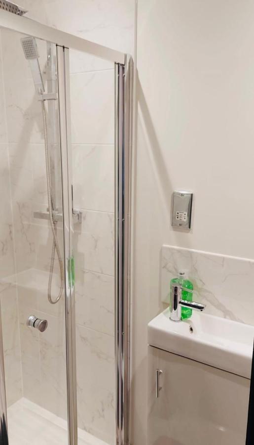 Green Lantern, Private En-Suite Double Bedroom Aveley Exterior photo